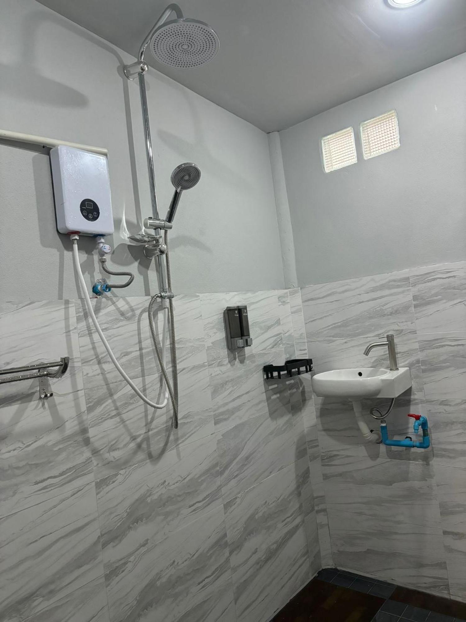 Tonmai Suites Ko Lanta Kültér fotó
